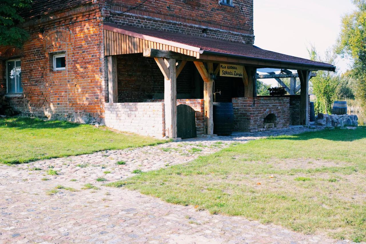 Palac W Debinie Krzeszkowice Exteriör bild