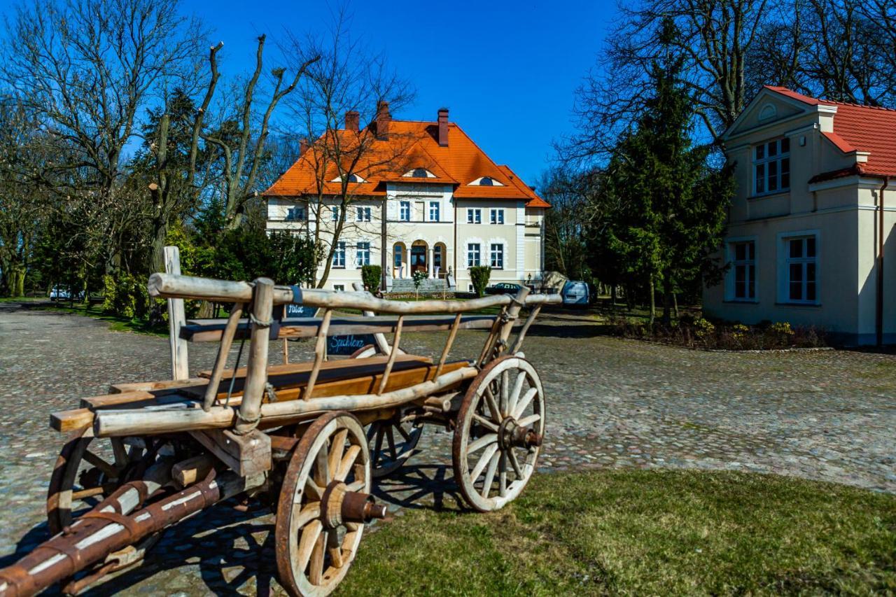 Palac W Debinie Krzeszkowice Exteriör bild