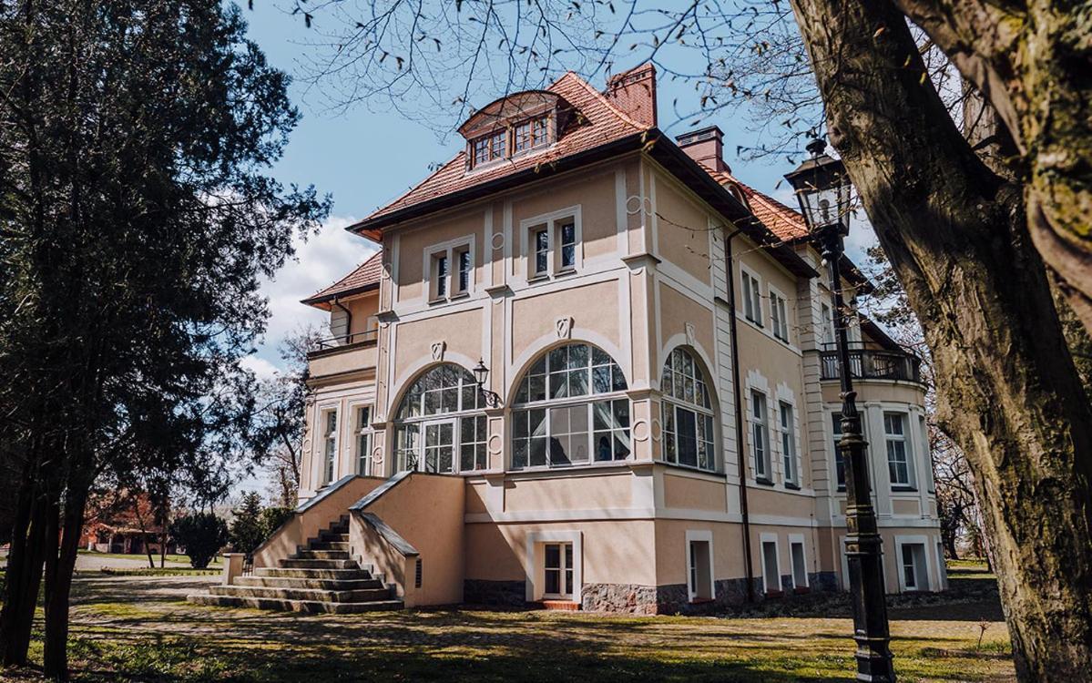 Palac W Debinie Krzeszkowice Exteriör bild