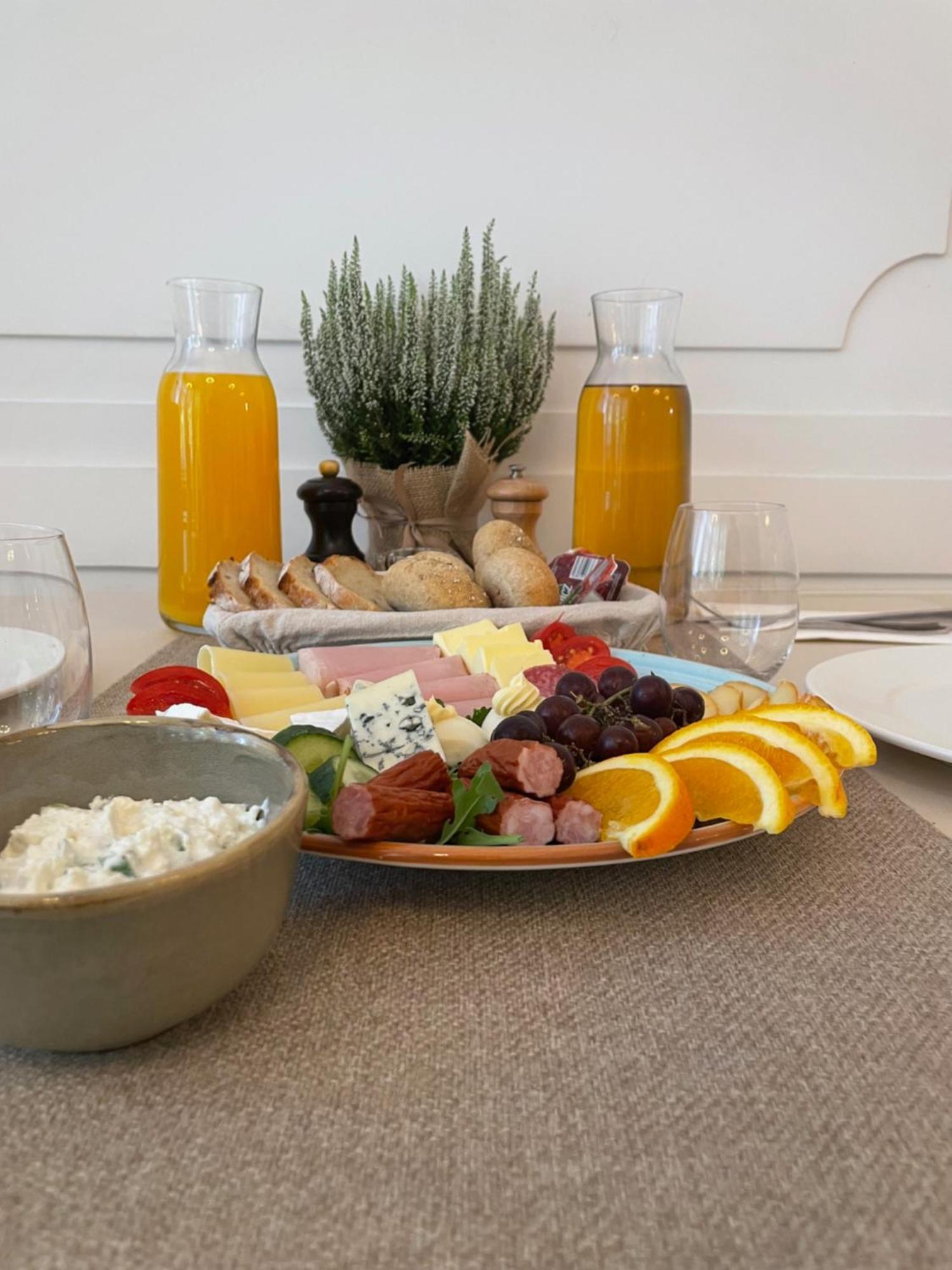 Palac W Debinie Krzeszkowice Exteriör bild